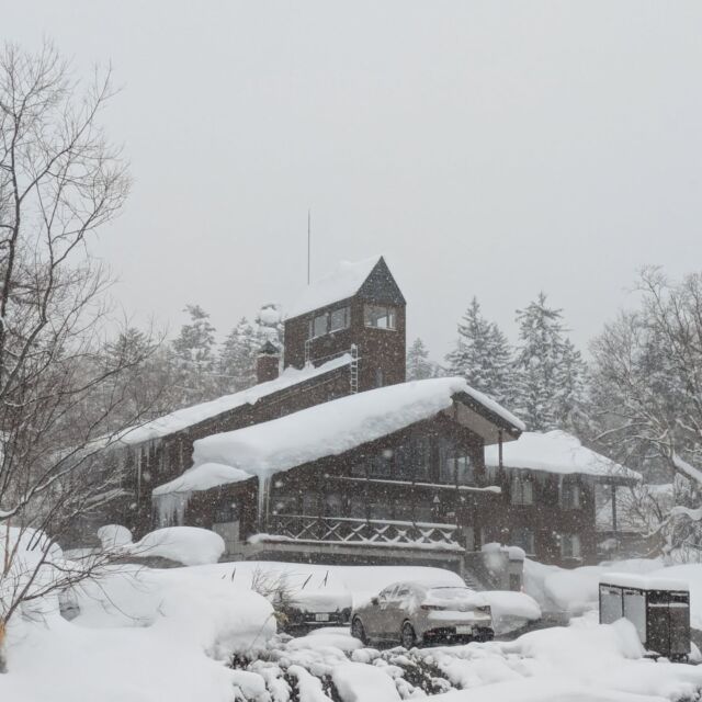 #大雪山白樺荘　『白樺荘』の皆さま、美味しいご飯と温かい温泉♨️　ありがとうございました。毎日、東川町のピカピカの美味しい白米が、あっという間に2つの釜が底になるほど、皆、平らげてました。欧米の方々が『RICE、RICE、Delicious❢』と何杯も沢山平らげていたのは、驚きました。これでは米が高騰するよ。